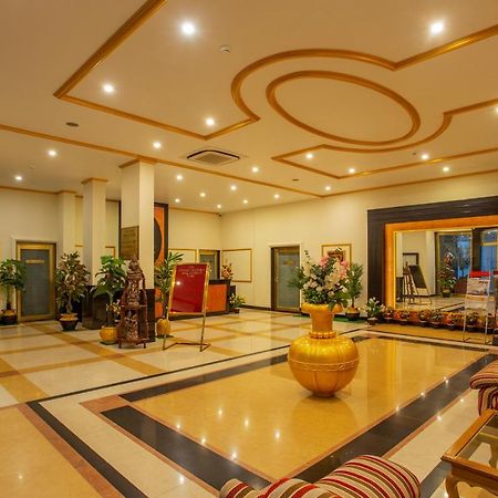 The Grand Regency Ξενοδοχείο Rajkot Εξωτερικό φωτογραφία