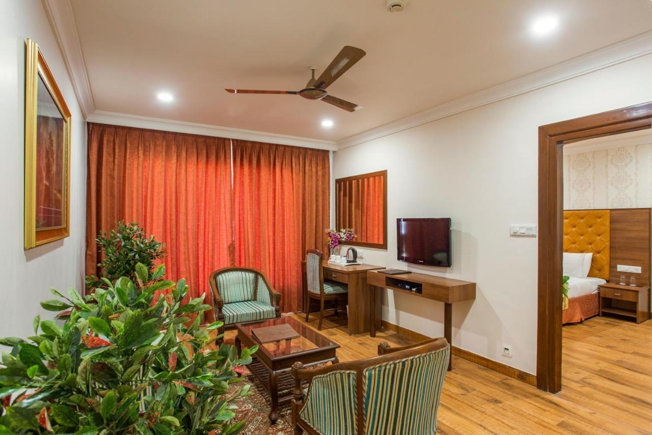 The Grand Regency Ξενοδοχείο Rajkot Εξωτερικό φωτογραφία
