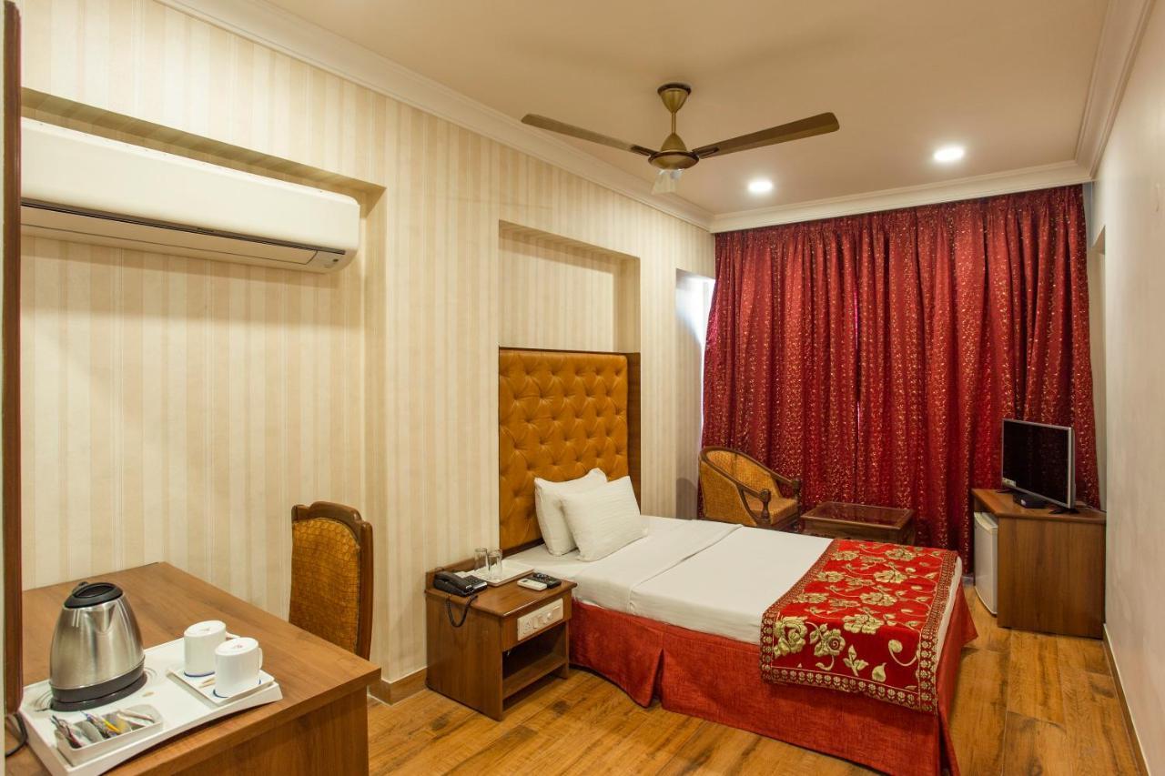 The Grand Regency Ξενοδοχείο Rajkot Εξωτερικό φωτογραφία