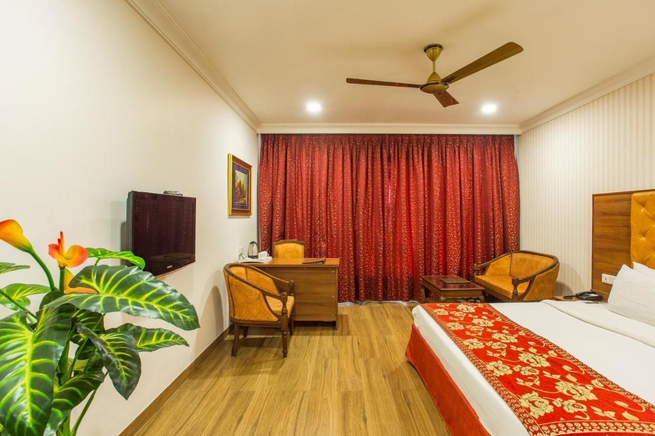 The Grand Regency Ξενοδοχείο Rajkot Εξωτερικό φωτογραφία