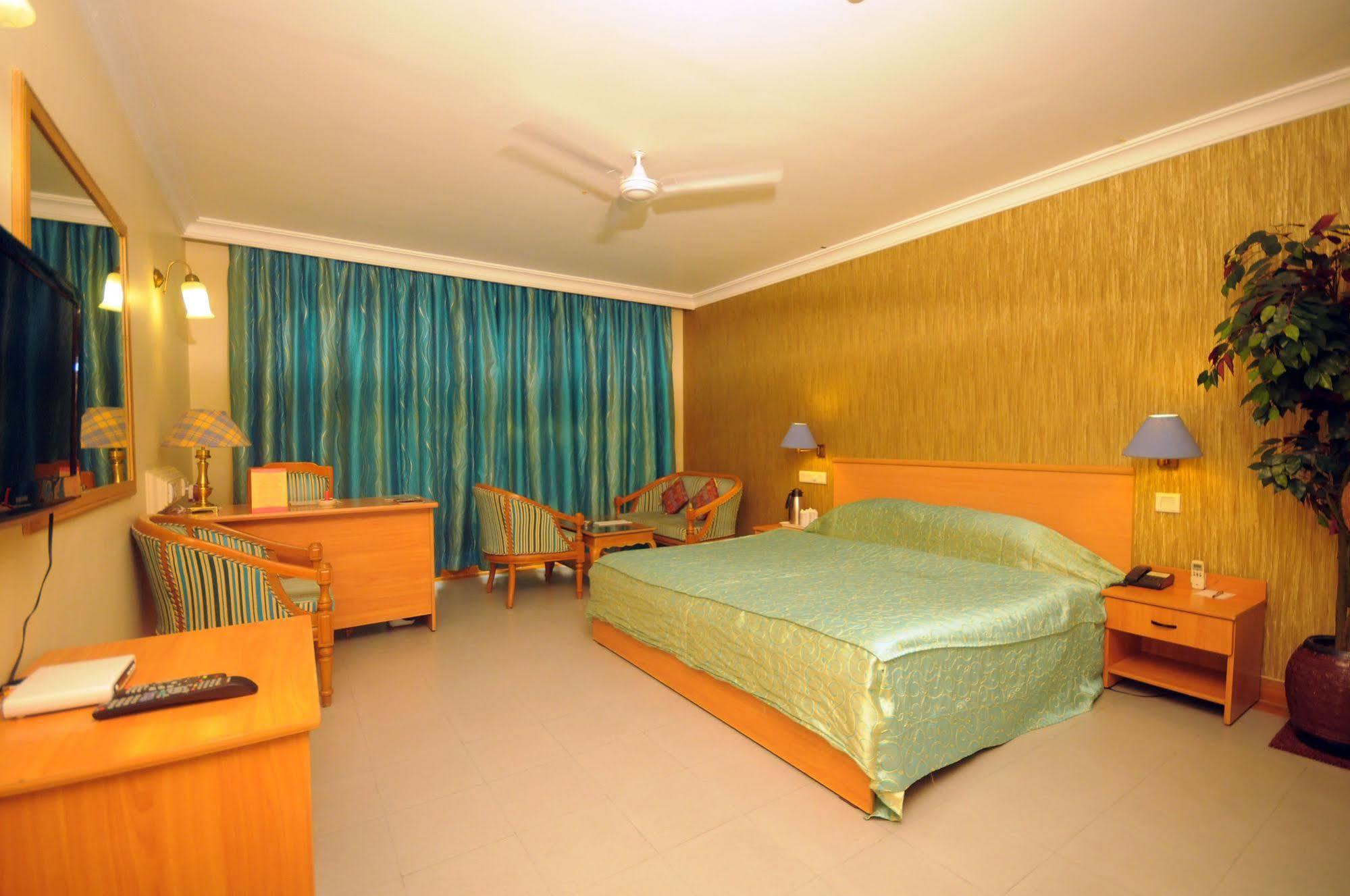 The Grand Regency Ξενοδοχείο Rajkot Εξωτερικό φωτογραφία